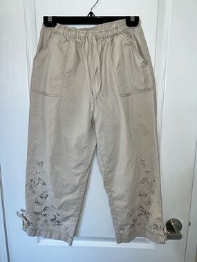 Women’s khaki linen cotton Capri butterfly embellished pants Sz S elastic waist